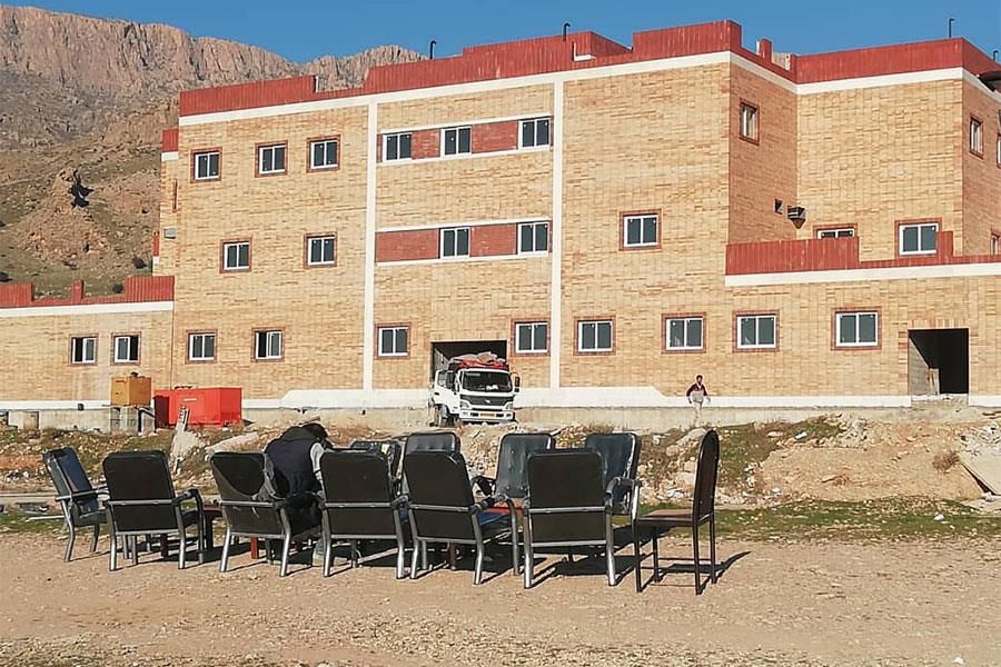 ساخت و نصب پنجره و دربهای آلومینیوم ترمالبریک سفید پروژه بیمارستان شهرستان مصیری (3)