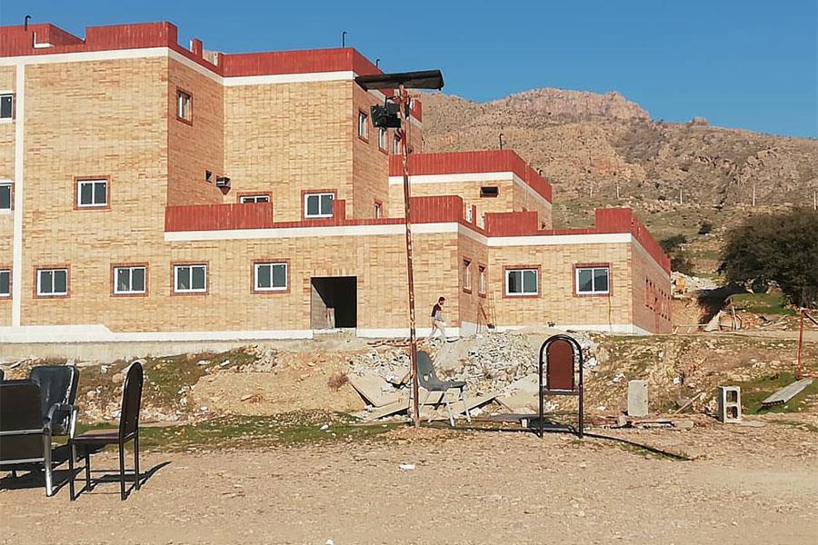 ساخت و نصب پنجره و دربهای آلومینیوم ترمالبریک سفید پروژه بیمارستان شهرستان مصیری (5)